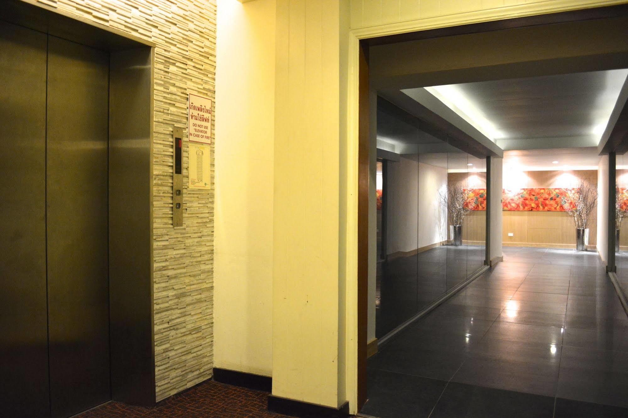 A-One Motel Bangkok Exterior photo